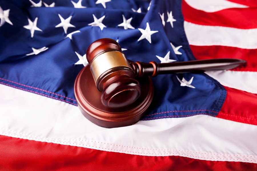 離婚糾葛：北京律師事務(wù)所探討醫(yī)療費用的法律解讀與分擔(dān)之道