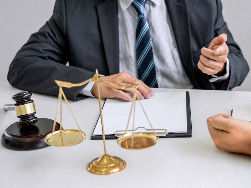 培訓(xùn)學(xué)校暫停了該外籍教師的課程，我能退費(fèi)嗎？北京合同糾紛律師為你解答